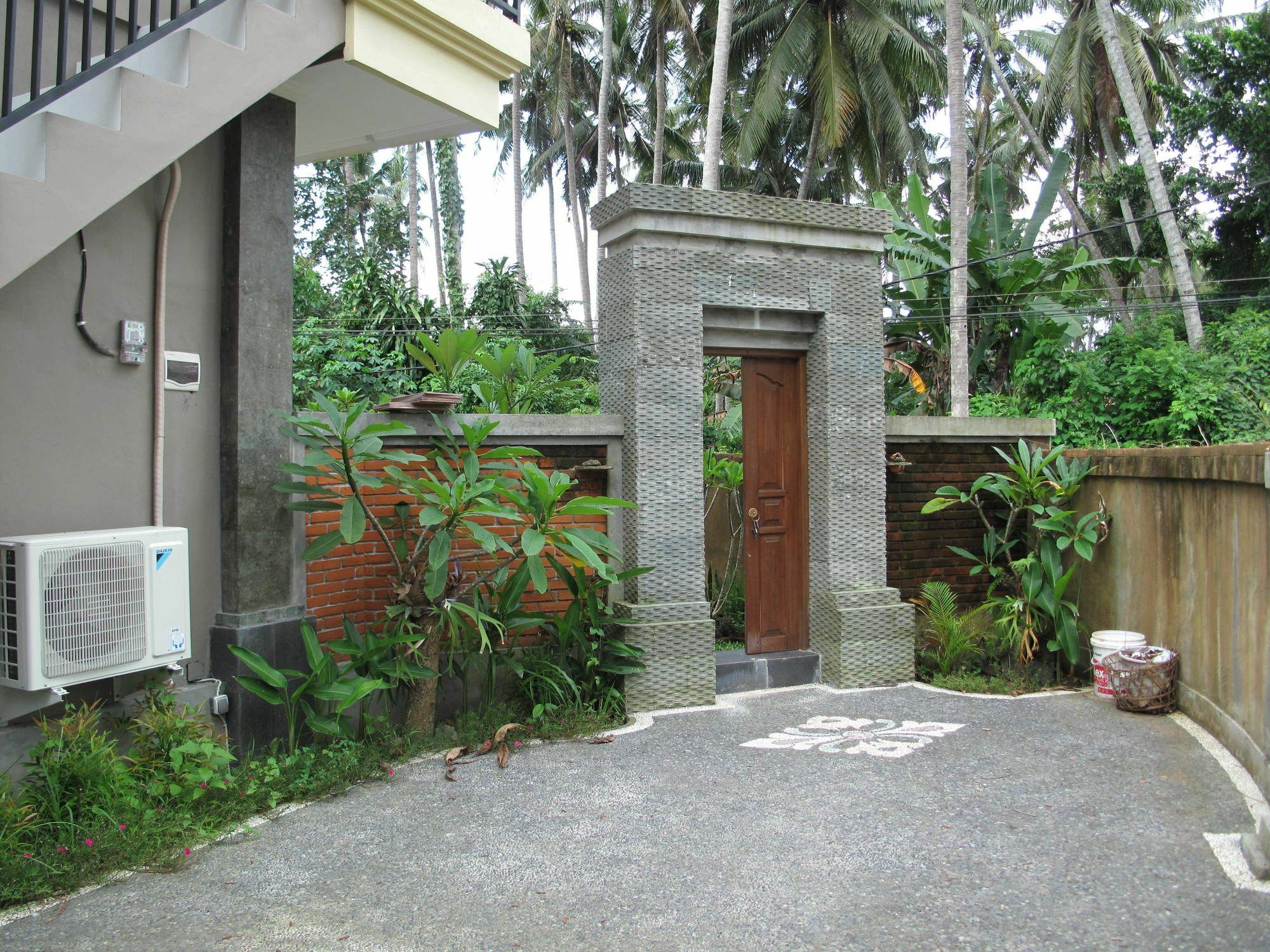 Sunrise Coconut House Hotel Ubud  Exterior photo